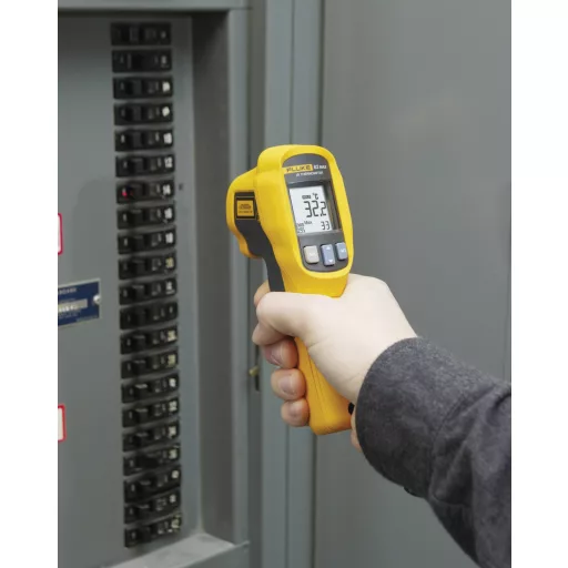 Fluke 62 Max Infra hőmérő pisztoly, IP 54 por és vízálló távhőmérő, lézeres célzóval 10:1 -30 től +500 °C-ig 4130474 ISO kalibrált