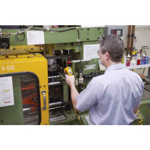 Fluke 62 Max Infra hőmérő pisztoly, IP 54 por és vízálló távhőmérő, lézeres célzóval 10:1 -30 től +500 °C-ig 4130474 ISO kalibrált