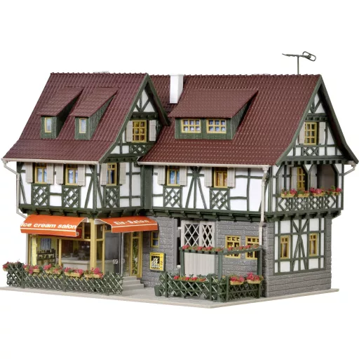 Vollmer 43683 H0 Bútorozott cukrászda fagylaltozóval