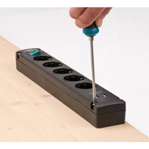 Brennenstuhl 1150660315 Elosztó kapcsolóval 5 részes Fekete Védőérintkezős 1 db