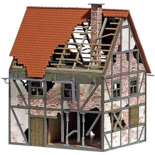 Busch 1667 H0 Elhagyott favázas ház