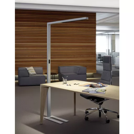 Maul MAULsirius 8259295 LED-es állólámpa mozgásjelzővel 81 W EEK: D (A - G) Ezüst