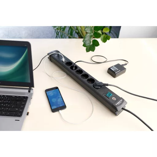 Brennenstuhl 1951160607 Elosztó kapcsolóval 6 részes Fekete Védőérintkezős 1 db