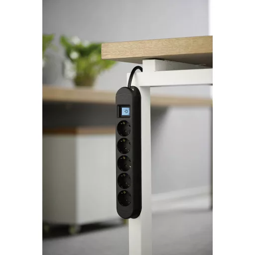 Maxtrack NV 57-3 L Elosztó kapcsolóval Fekete Védőérintkezős 1 db