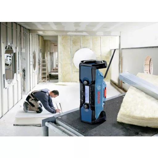Bosch Professional GPB 18V-2 C Építkezési rádió URH Bluetooth®, AUX Fröccsenő víz ellen védett