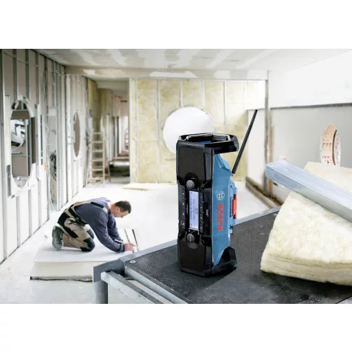 Bosch Professional GPB 18V-2 SC DAB+ Építkezési rádió DAB+, URH Bluetooth®, AUX Fröccsenő víz ellen védett