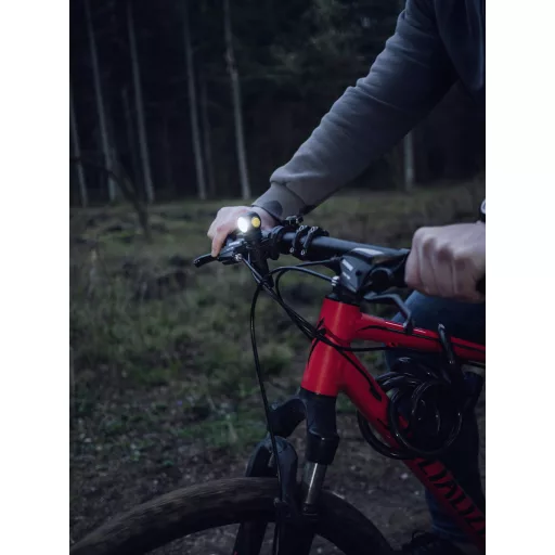 ArmyTek Wizard C2 WR Magnet White & Red LED Fejlámpa Mágneses tartóval Akkuról üzemeltetett 1100 lm 3 óra 65 g