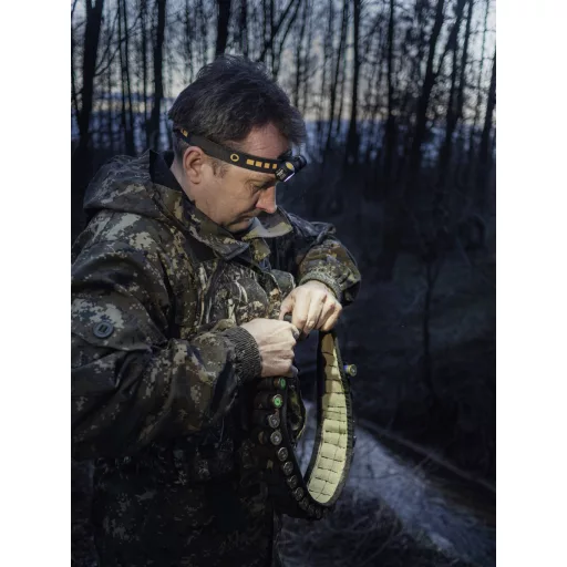 ArmyTek Wizard C1 Pro Magnet Warm LED Fejlámpa Mágneses tartóval Akkuról üzemeltetett 1000 lm 1440 óra 55 g