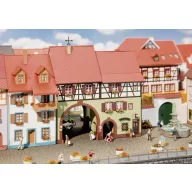 Faller 130499 H0 Városi ház kapuval