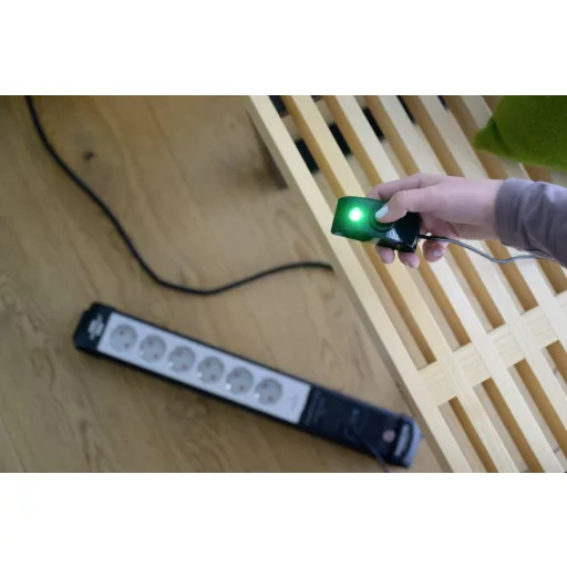 Brennenstuhl 1951560102 Elosztó kapcsolóval 6 részes Fekete/fehér 1 db