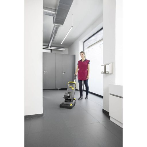 Kärcher Professional BR 30/4 C Bp Utánfutó padlótisztító gép Akkuról üzemeltetett 1 db