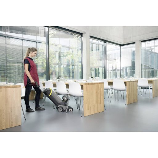 Kärcher Professional BR 30/4 C Bp Utánfutó padlótisztító gép Akkuról üzemeltetett 1 db