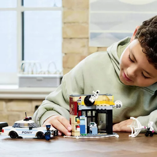LEGO® MARVEL SUPER HEROES 76311 Spider-Verse: Miles Morales vs. Spot