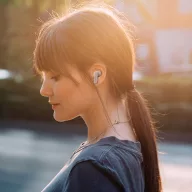   Lamax Clips1 Play In Ear headset Bluetooth® Stereo Fehér Elemtöltés kijelzés, Töltőtok, Hangerő szabályozás, Izzadásálló, Érintéses vezérlés, Víztaszító