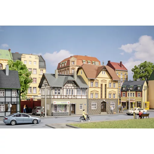 Auhagen 12354 H0, TT Lakóépületek Bahnhofstraße 2/4