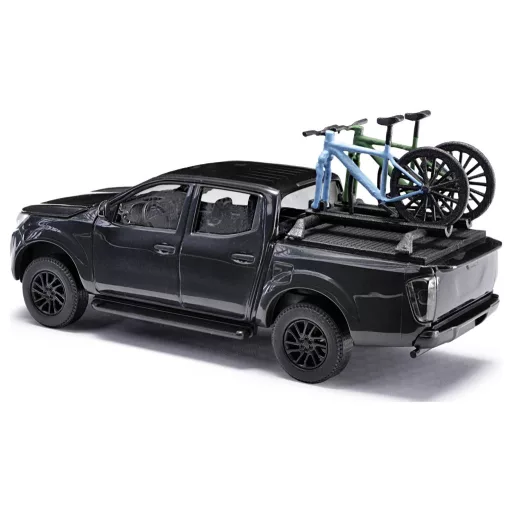 Busch 53724 H0 Személygépkocsi modell Nissan Navara két motorral