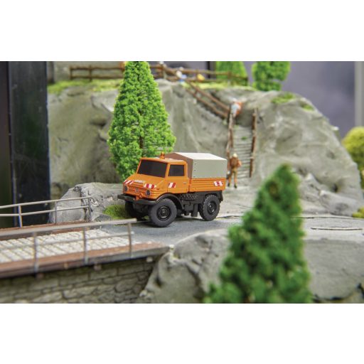 Carson Modellsport 500504125 MB Unimog U406 Kommunal 1:87 RC modellautó Elektro Teherautó Akkuval, töltőkészülékkel és adóakkukkal
