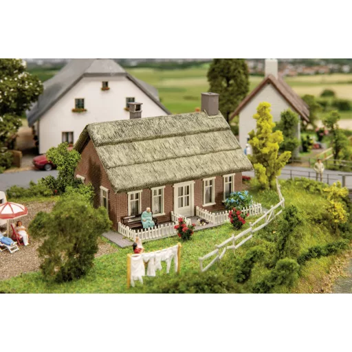 Faller 131318 H0 Észak-német nádtetős ház