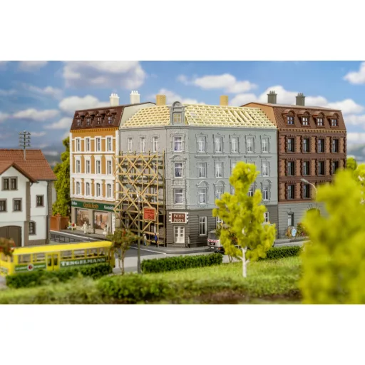 Faller 232166 N Felújítás alatt álló városi sarokház