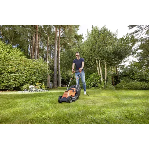 Black & Decker Black & Decker BEMW451-QS, 300 m², 32 cm, 2 cm, 6 cm, 35 l, 78,5 dB Elektromos Fűnyíró Vágási magasság állítással 1200 W Vágási szélesség (max.)