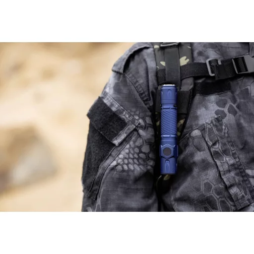 OLight LED Mini zseblámpa Tokkal, Övcsíptetővel Akkuról üzemeltetett 178 g