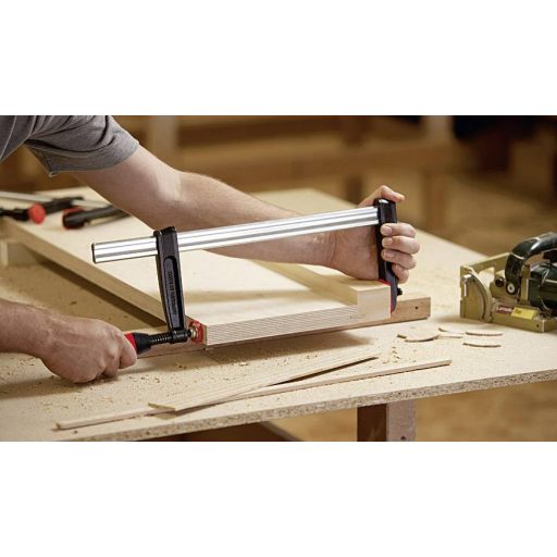 Csavaros szorító, 140 X 300 MM, présöntött